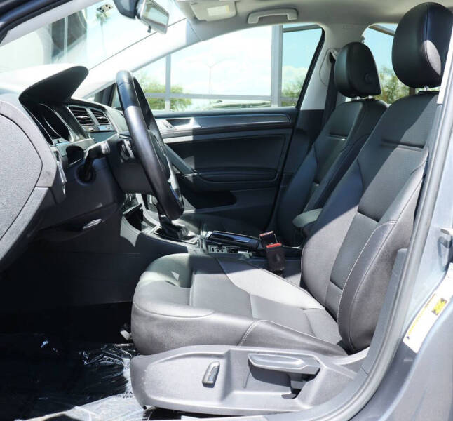 2018 Volkswagen Golf TSI SE