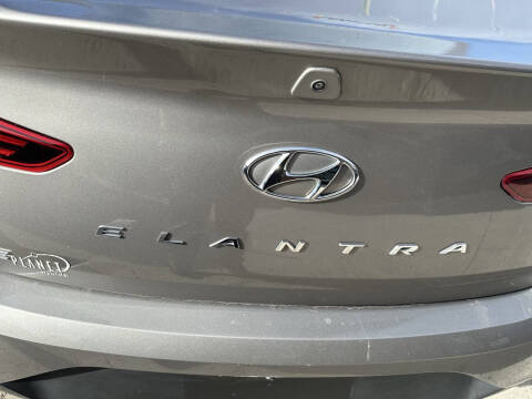 2020 Hyundai Elantra SE