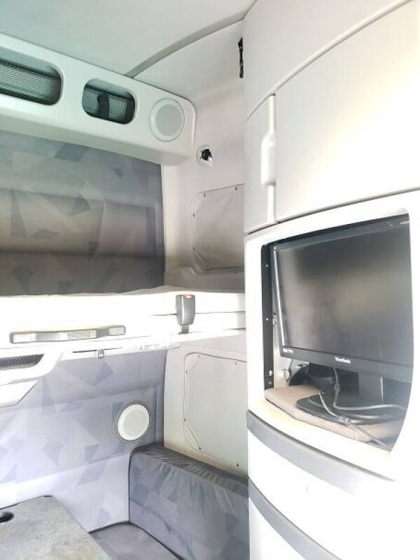 2011 Volvo VNL