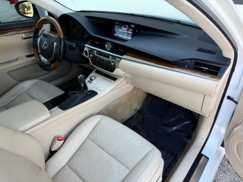2014 Lexus ES 300h