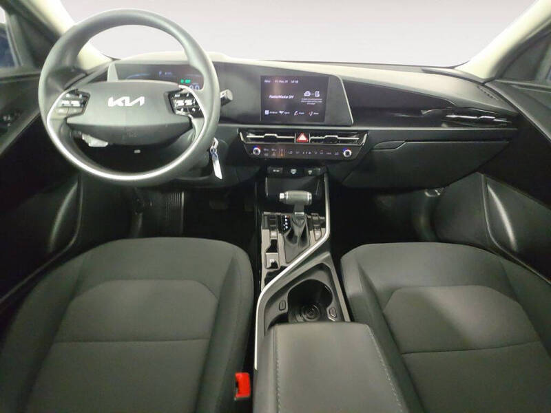 2023 Kia Niro LX