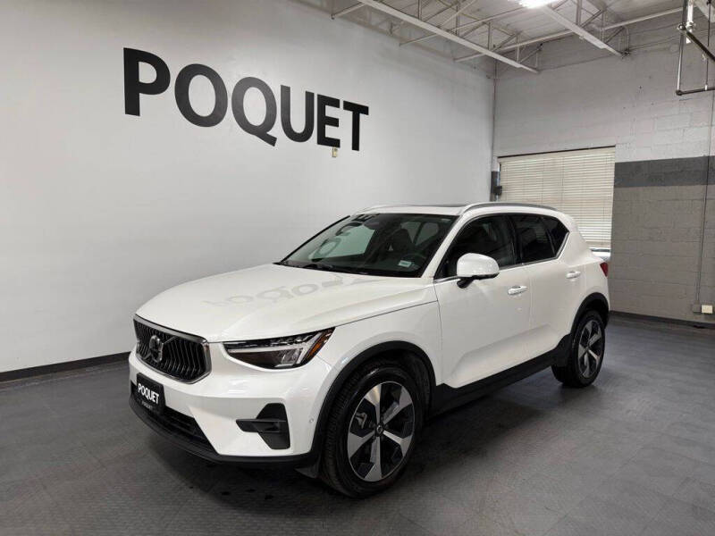 2024 Volvo XC40 B5 Plus Bright Theme