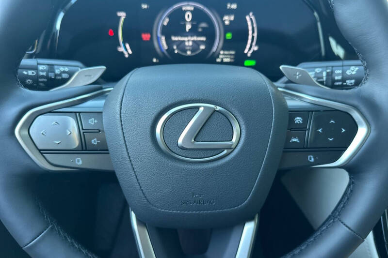 2026 Lexus NX 450h+ Luxury