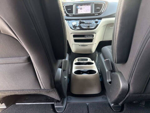 2023 Chrysler Voyager LX
