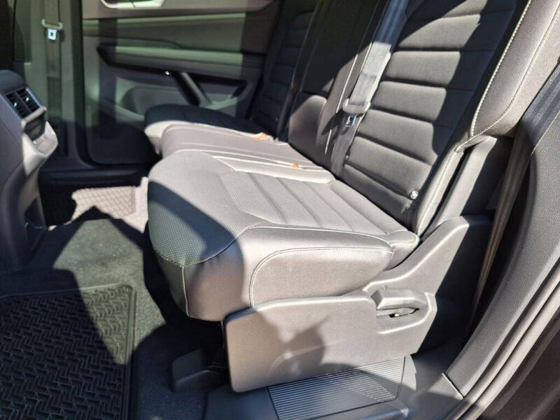 2026 Volkswagen Atlas Cross Sport SEL R-Line Black 4Motion