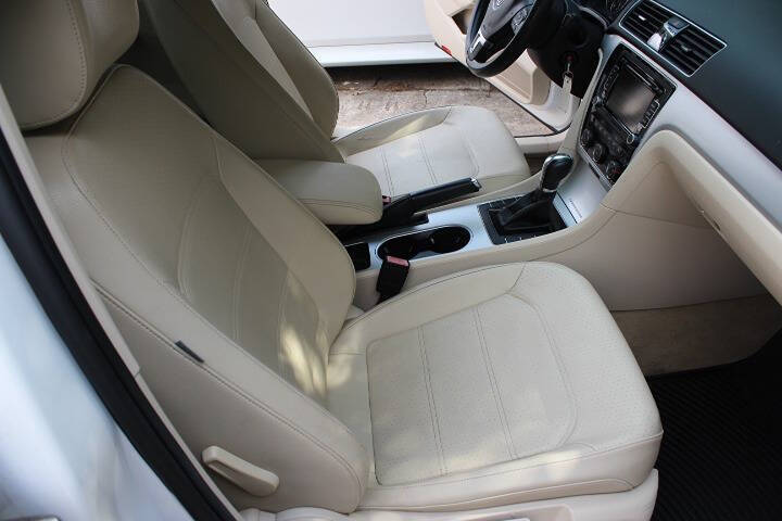 2013 Volkswagen Passat SE