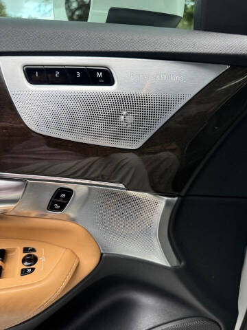 2018 Volvo XC90 T6 Momentum