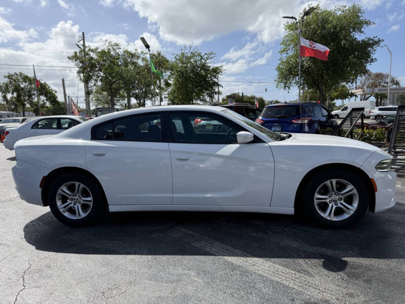 2016 Dodge Charger SE