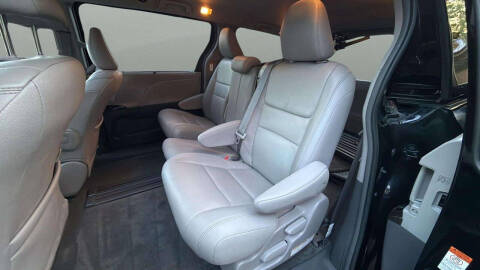 2017 Toyota Sienna XLE Premium 8-Passenger