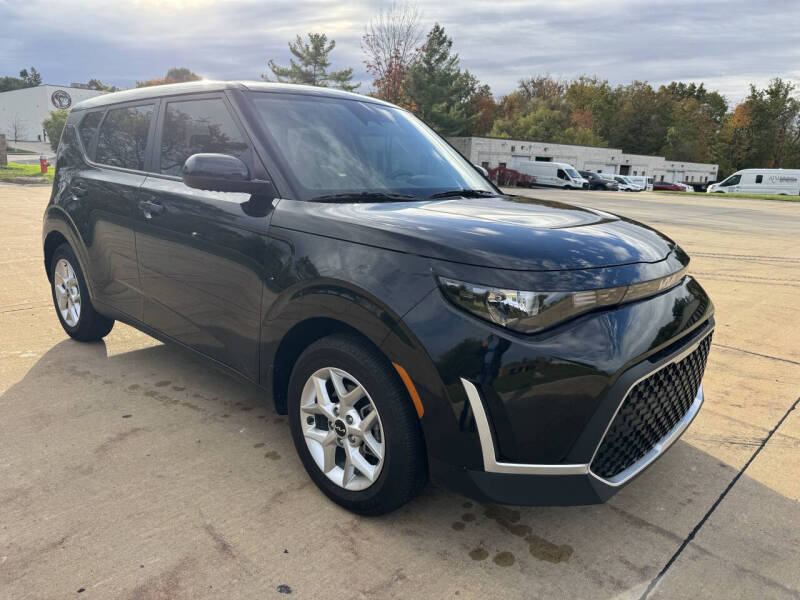 2025 Kia Soul LX's photo