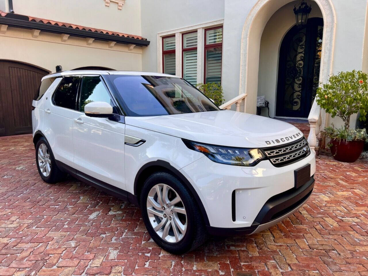 2018 Land Rover Discovery for sale at Signature Auto in Tampa, FL