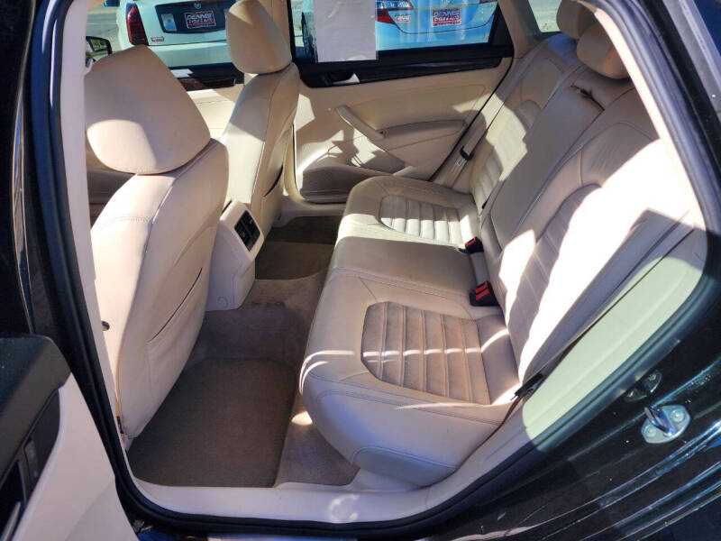 2014 Volkswagen Passat 3.6L V6 SEL Premium