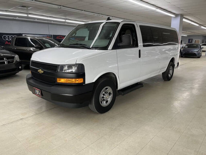 2022 Chevrolet Express Passenger LS's photo