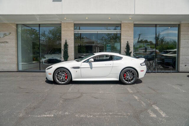 2015 Aston Martin V8 Vantage 33