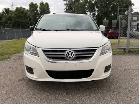 2011 Volkswagen Routan SE