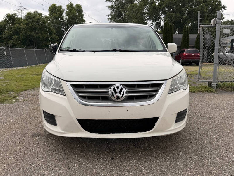 2011 Volkswagen Routan SE