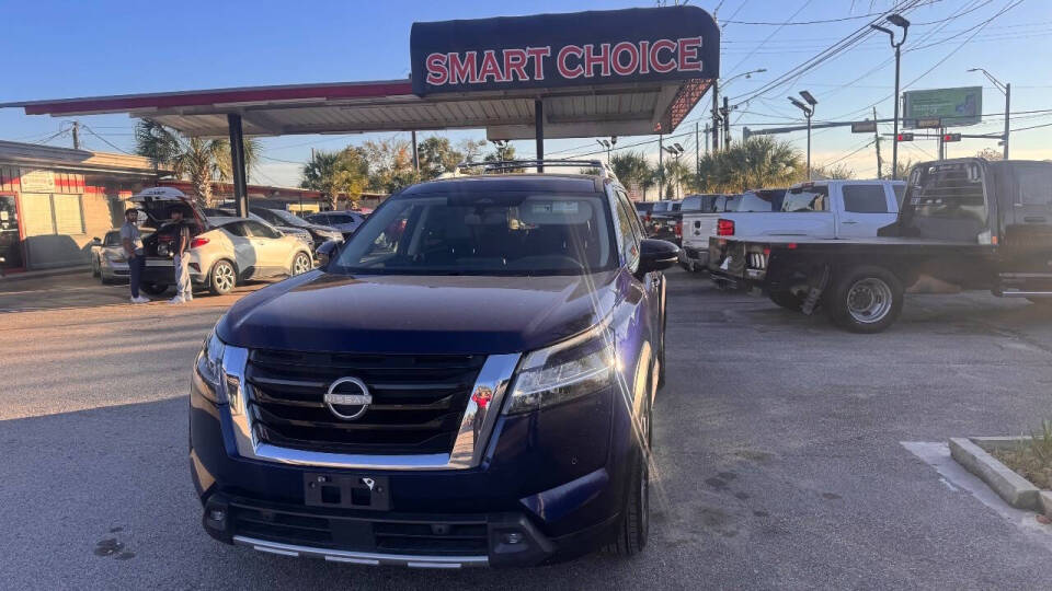 2022 Nissan Pathfinder SL's photo