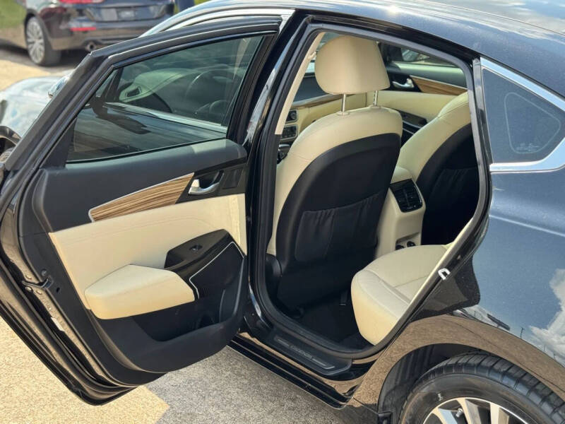 2017 Kia Cadenza Premium