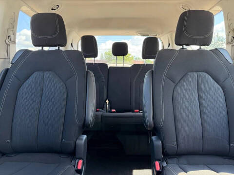 2022 Chrysler Voyager LX