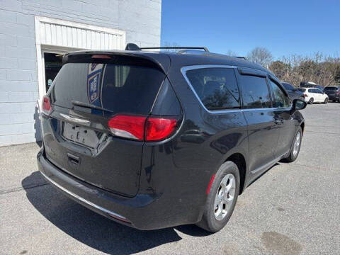2017 Chrysler Pacifica Touring-L Plus