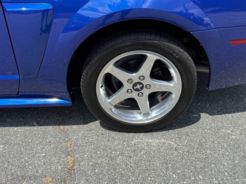 2004 Ford Mustang GT Deluxe