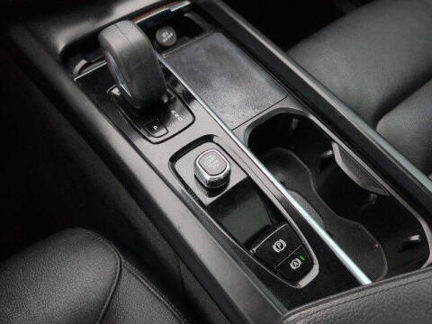 2022 Volvo XC60 B5 Momentum