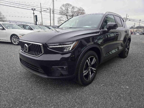 2023 Volvo XC40 B5 Plus Bright Theme