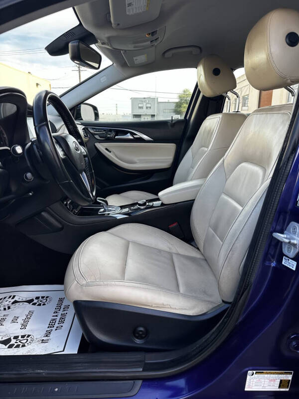 2017 Infiniti QX30 Luxury