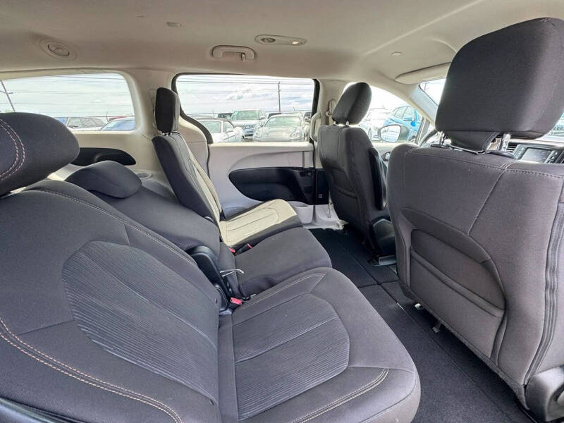2017 Chrysler Pacifica LX