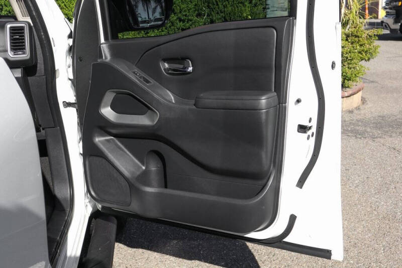 2022 Nissan Frontier SV