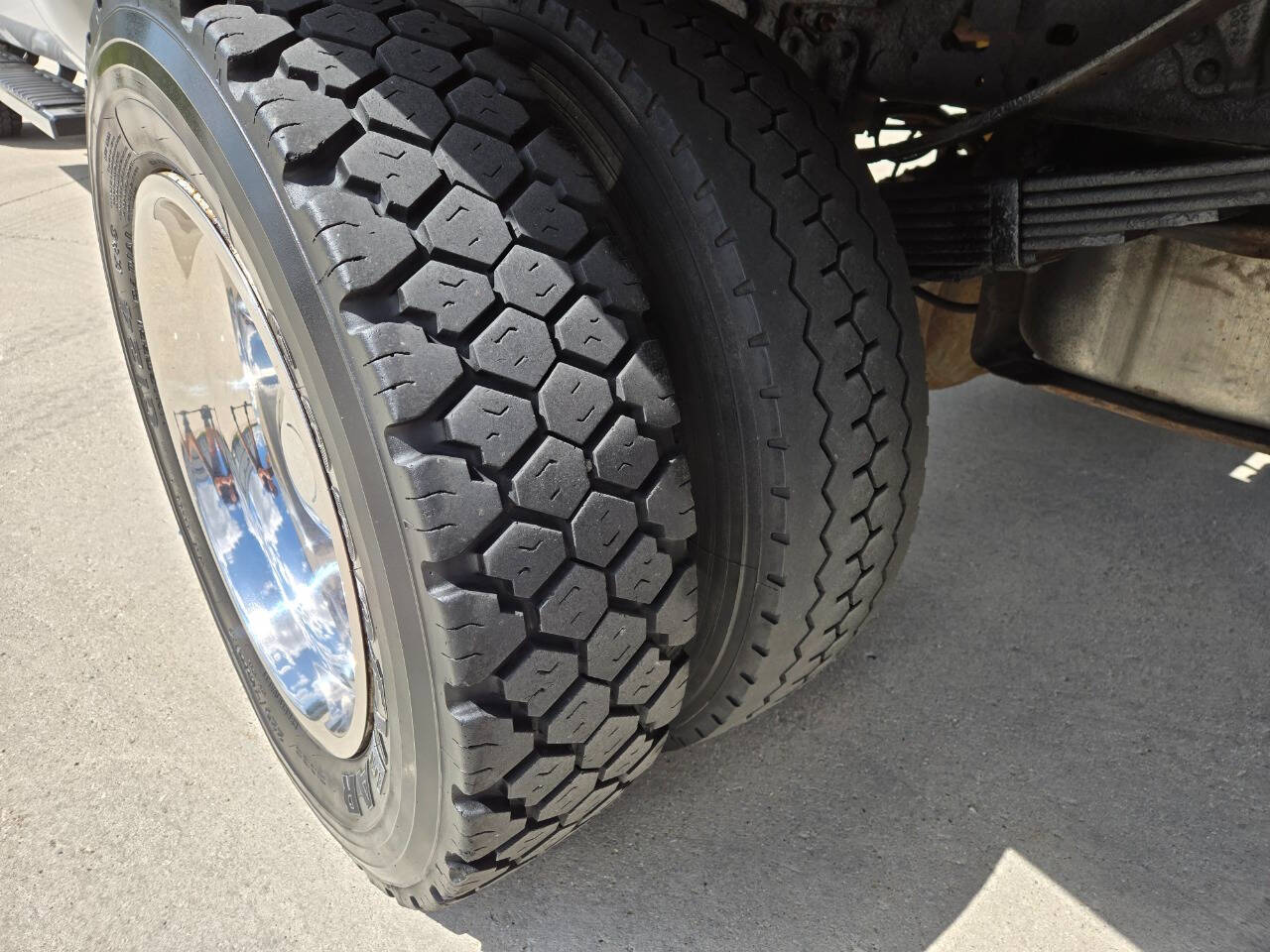 2004 Ford F-550 Super Duty 26