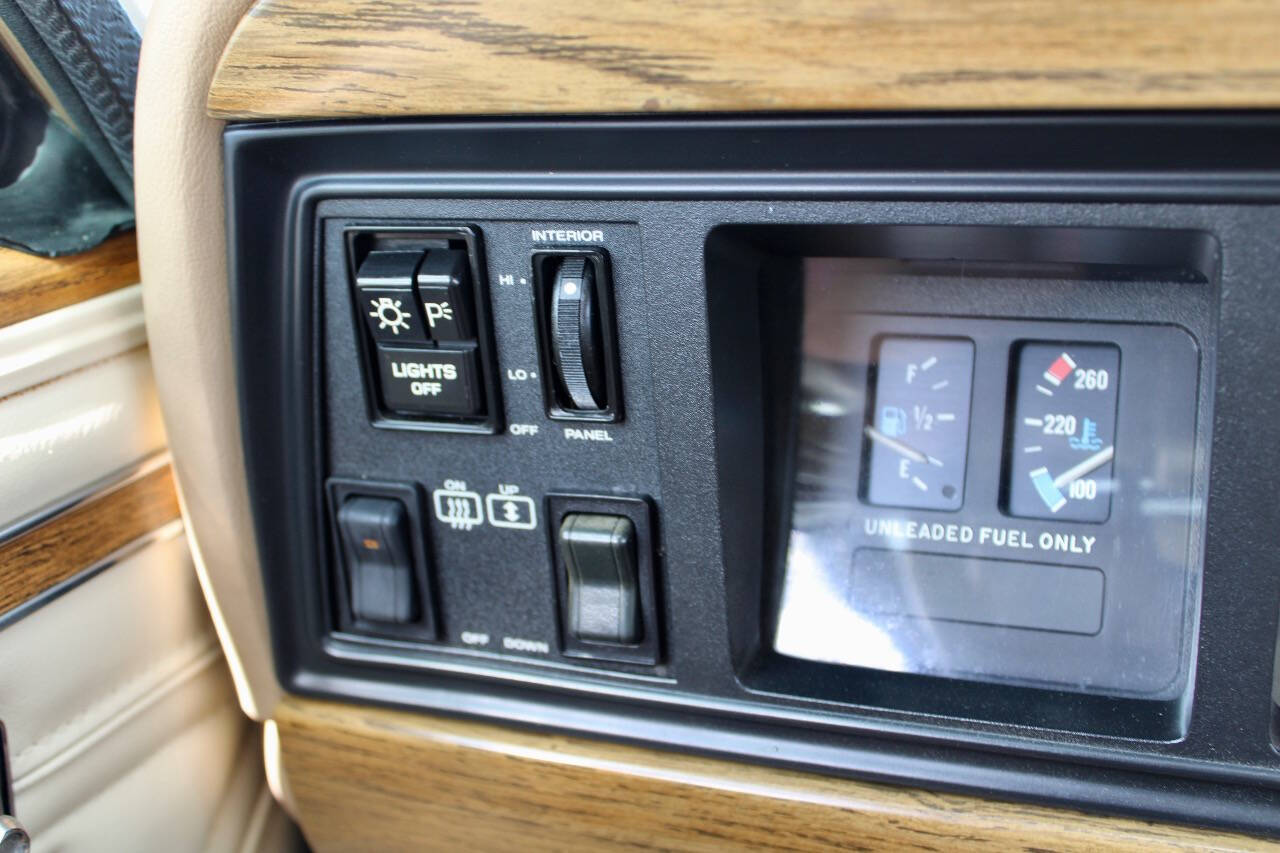 1989 Jeep Grand Wagoneer 67