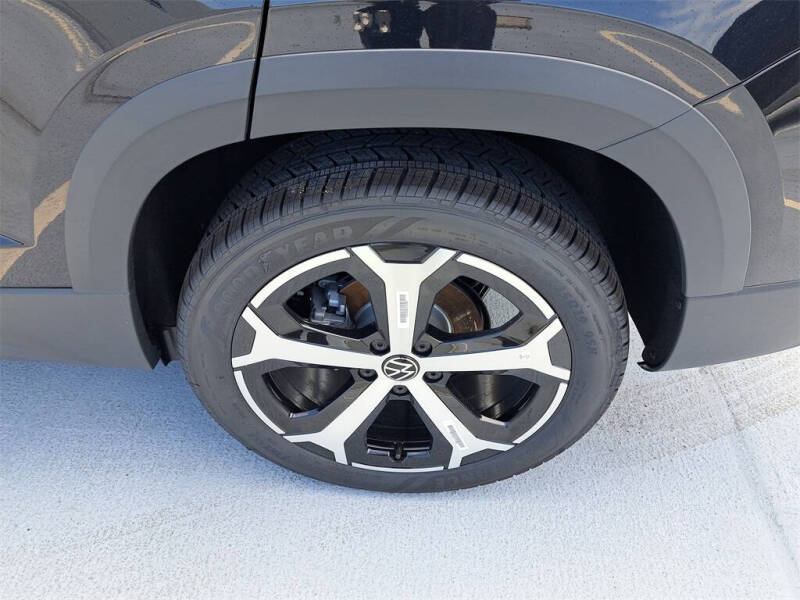 2025 Volkswagen Taos SEL 4Motion