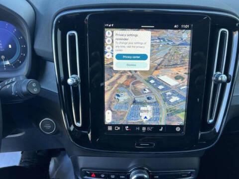 2025 Volvo XC40 B5 Core Bright Theme