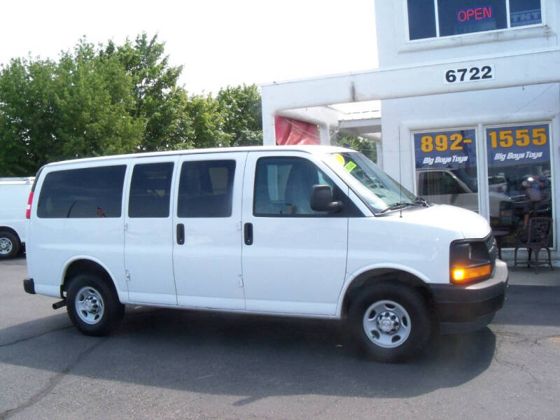 2017 Chevrolet Express Passenger LS photo 2