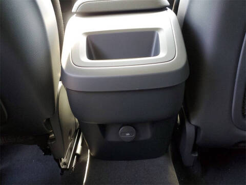 2025 Volvo XC60 B5 Core Dark Theme