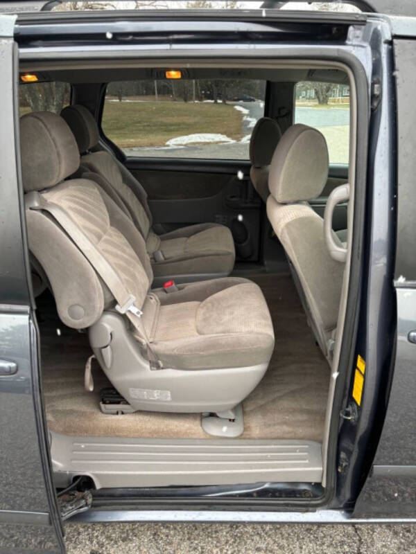 2010 Toyota Sienna LE 7-Passenger