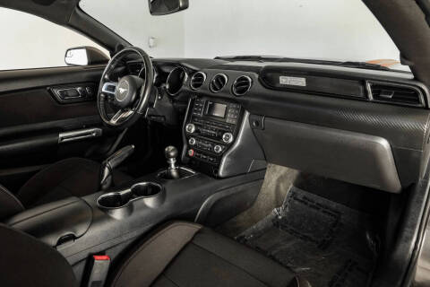 2017 Ford Mustang V6