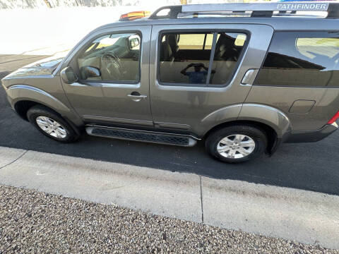 2005 Nissan Pathfinder LE