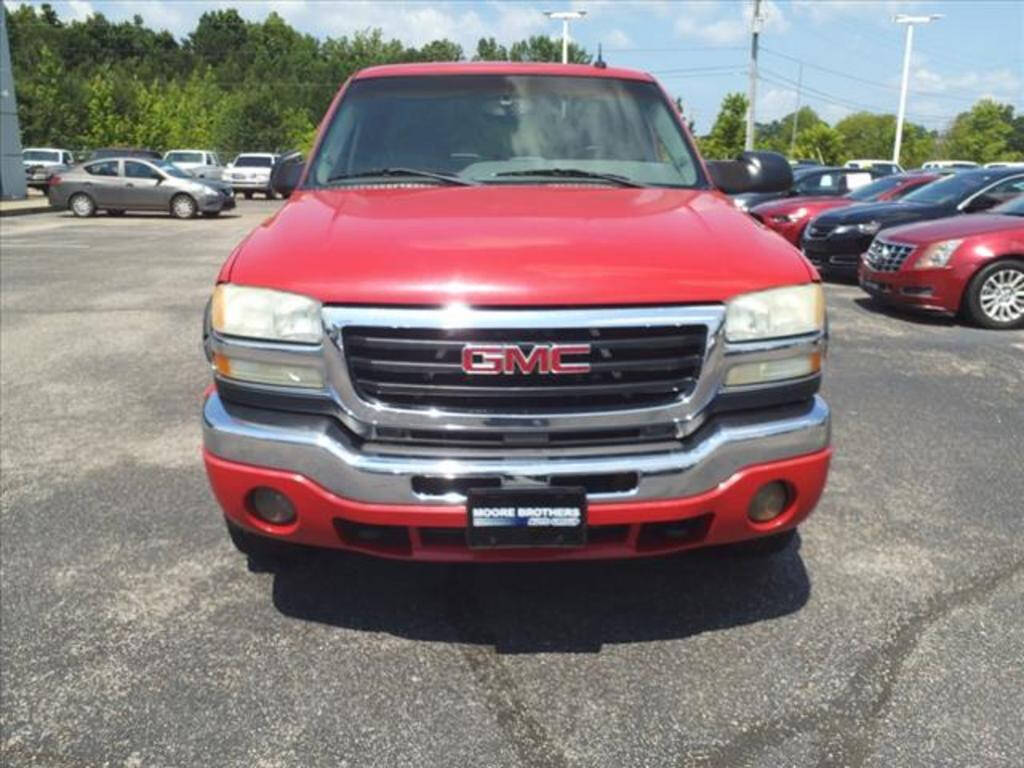 2004 GMC Sierra 2500HD for sale at MOORE BROTHERS in Oxford, MS