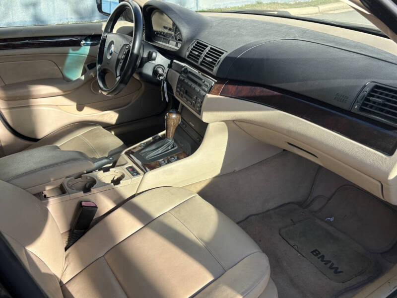 2004 BMW 3 Series 325i