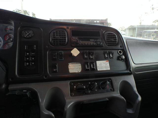 2013 Freightliner M2 106