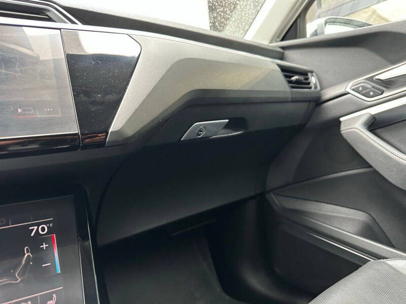 2024 Audi Q8 e-tron quattro Premium Plus