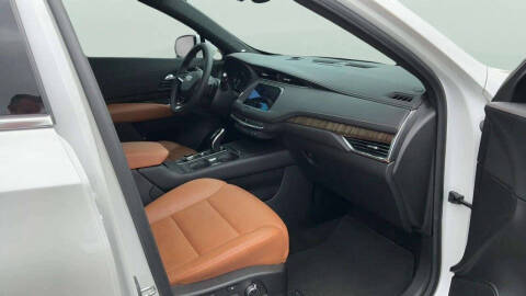 2022 Cadillac XT4 Premium Luxury