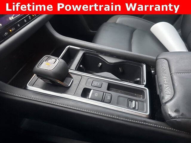 2024 Nissan Pathfinder SL