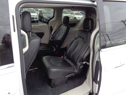 2017 Chrysler Pacifica Touring-L Plus