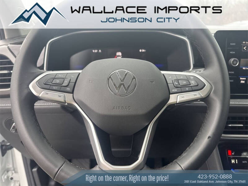 2026 Volkswagen Taos SE Black 4Motion