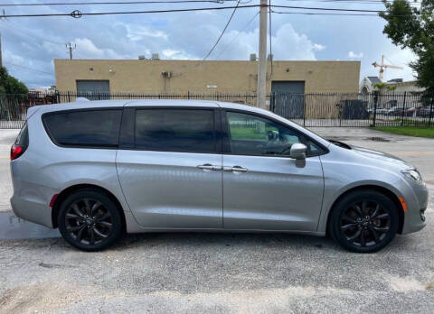 2020 Chrysler Pacifica Touring