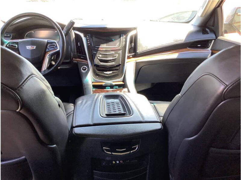 2016 Cadillac Escalade Luxury Collection
