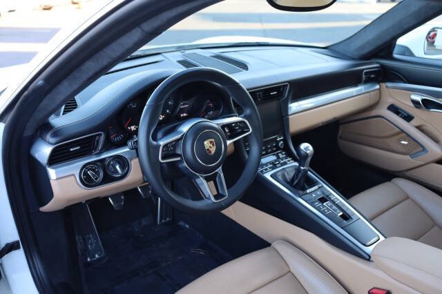 2017 Porsche 911 Carrera